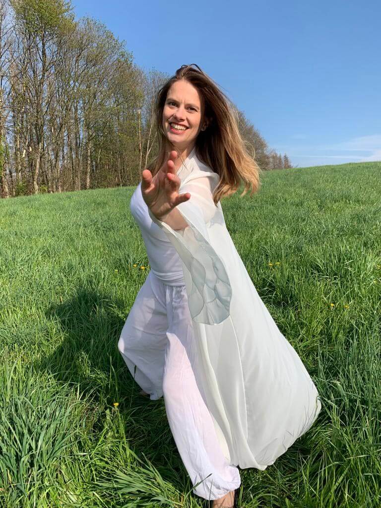Retreat-Auszeit-Wochenende in Eifel Gemünd | Chakren Tanzworkshop und Tanz-Coaching | Embodiment-Übingen mit Friederike Hofmann und mit Natur-Coaching mit Nadja | "Tanzen mit Friede"